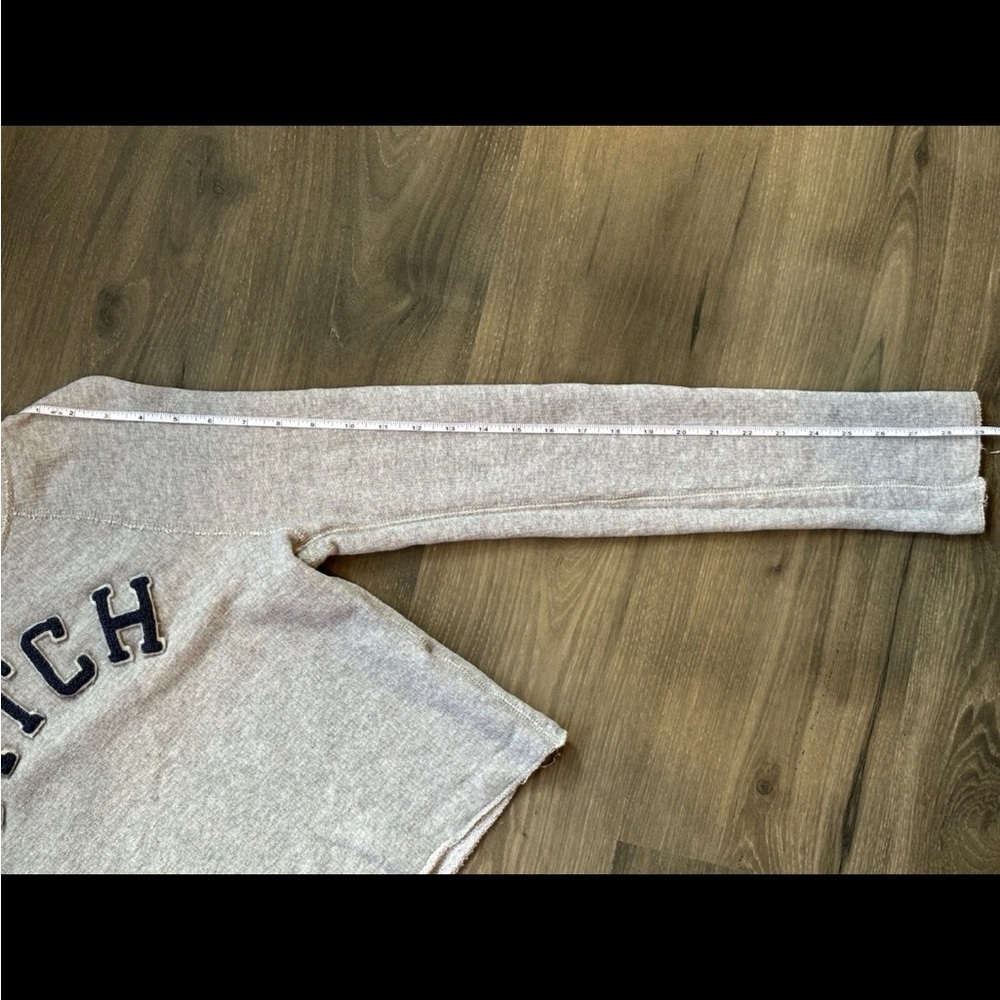 Abercrombie & Fitch Heather Gray Crewneck Sweatshirt Lightweight Cropped Size M - Picture 6 of 6
